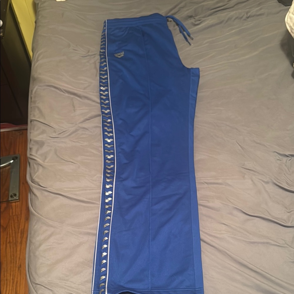 Arena Blue Track Pants with Side Stripe . 2 pockets by side . Size XXL